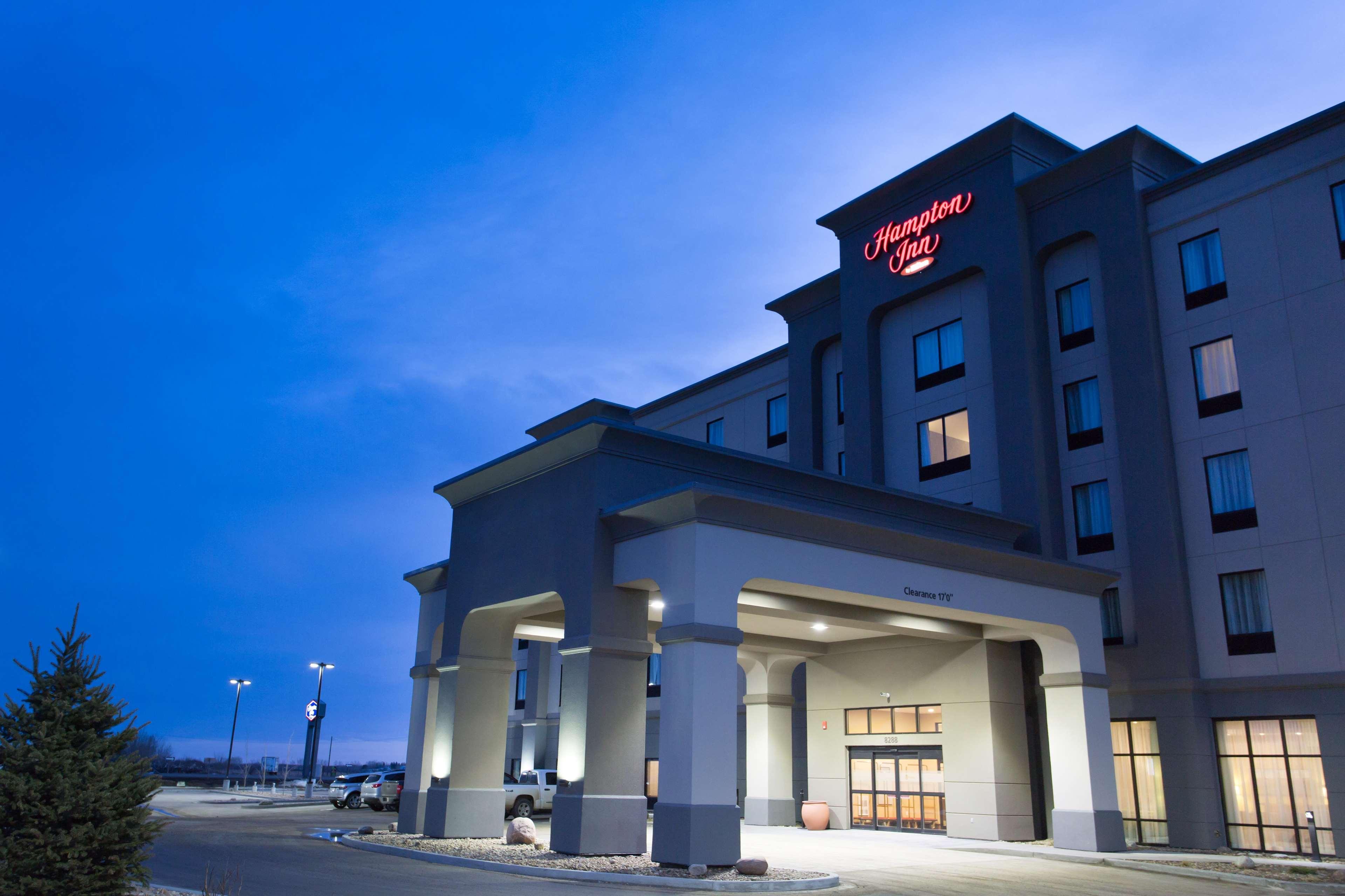 Hampton Inn By Hilton Lloydminster Exterior foto
