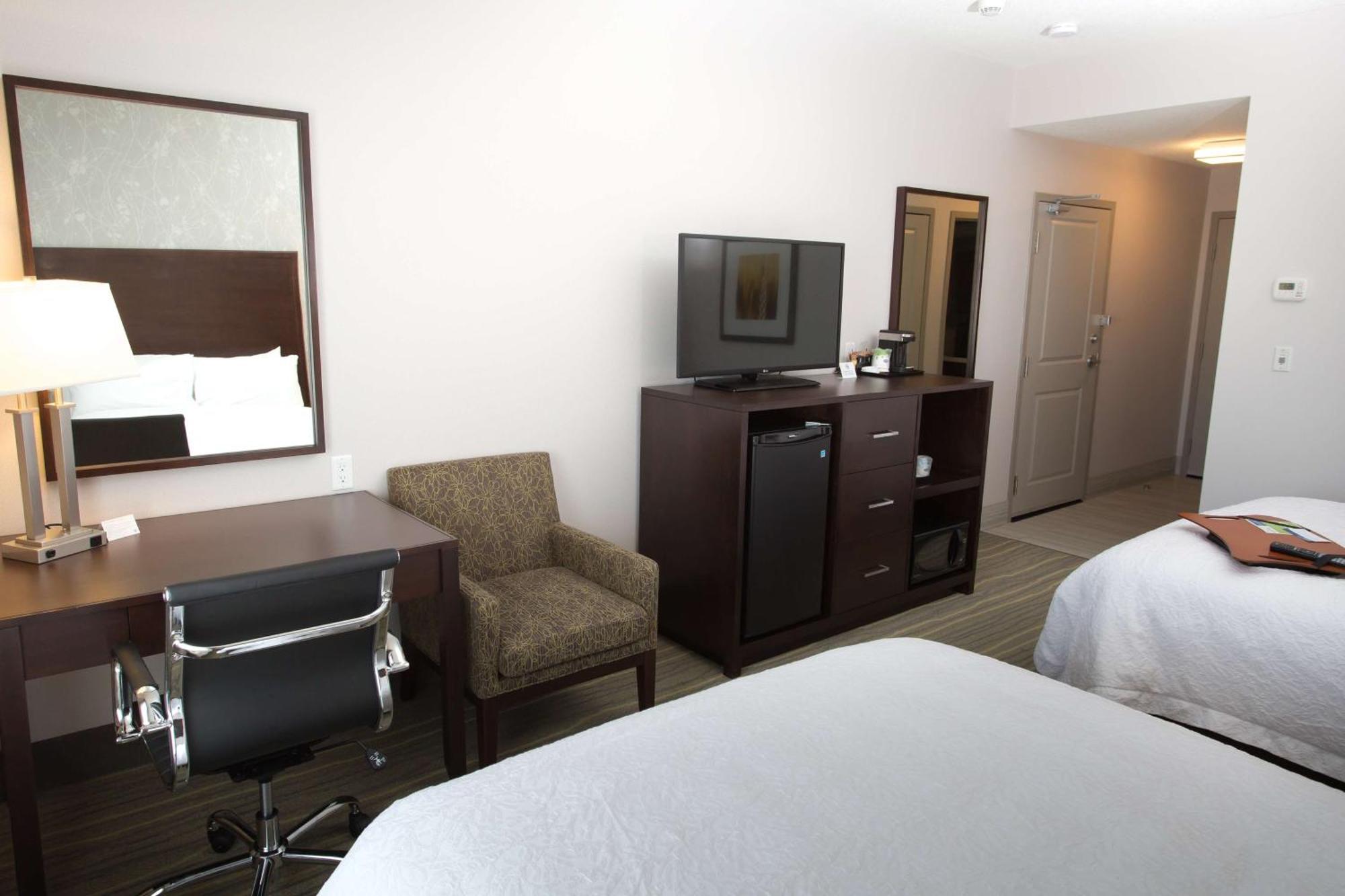 Hampton Inn By Hilton Lloydminster Exterior foto