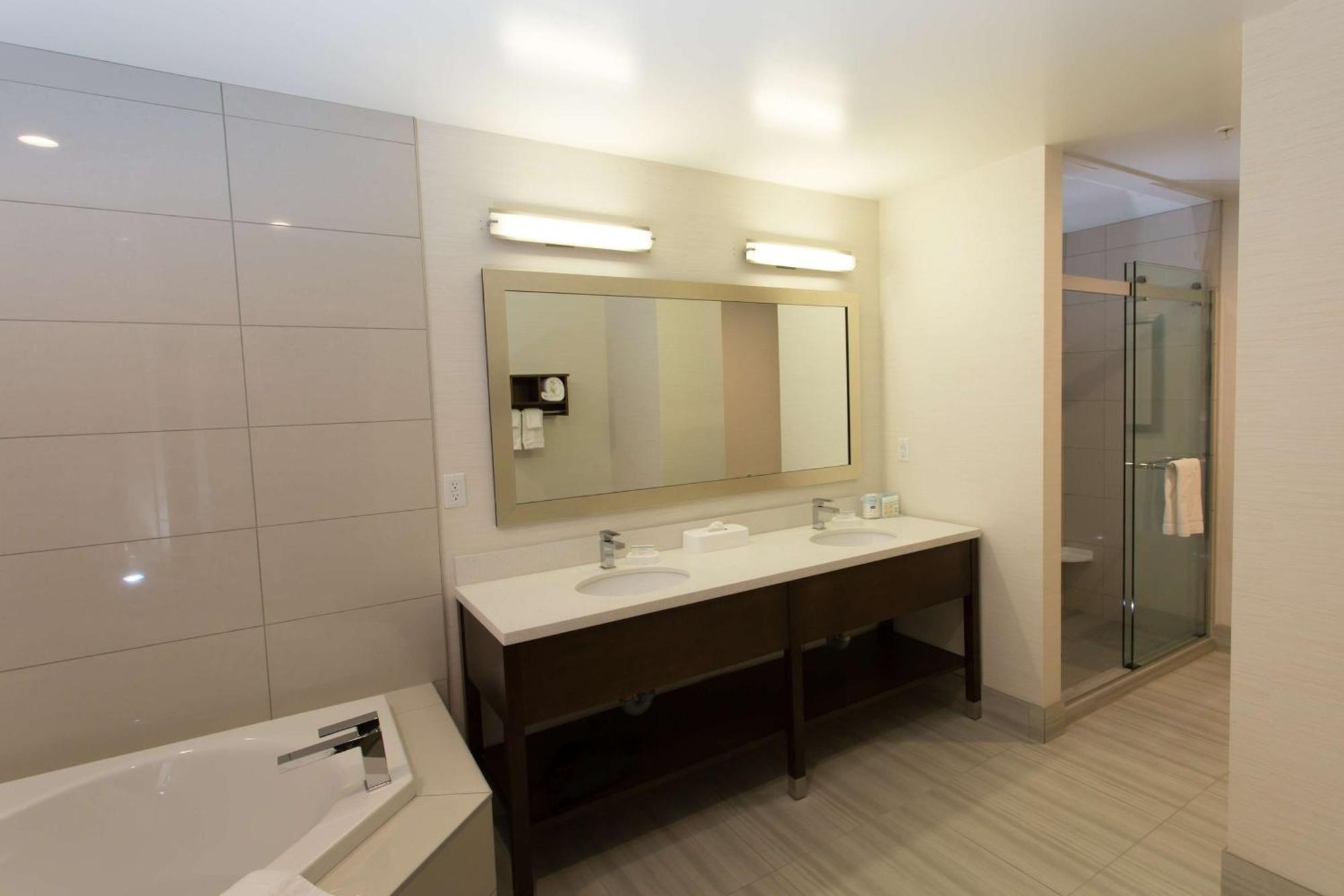Hampton Inn By Hilton Lloydminster Exterior foto