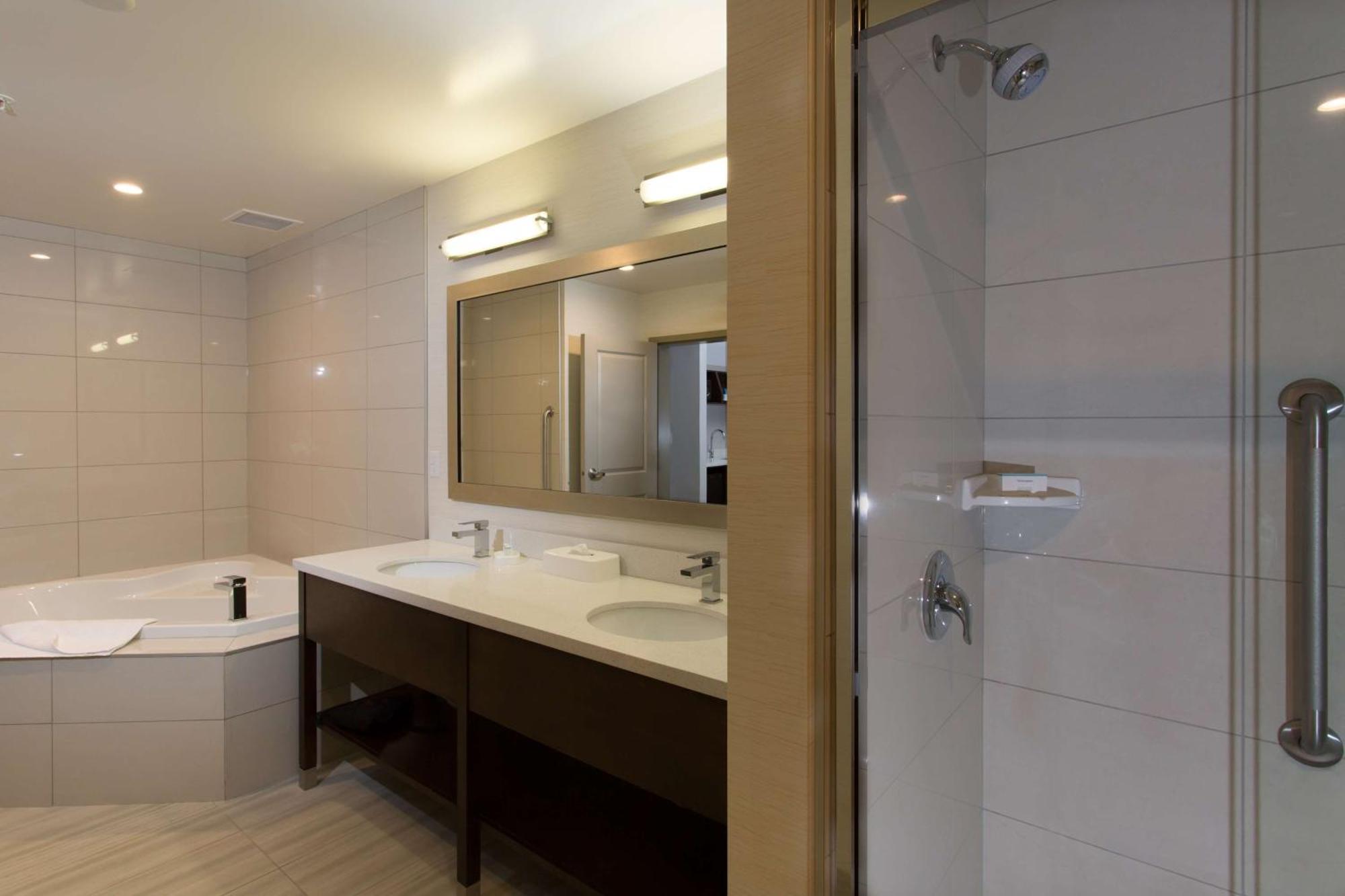 Hampton Inn By Hilton Lloydminster Exterior foto