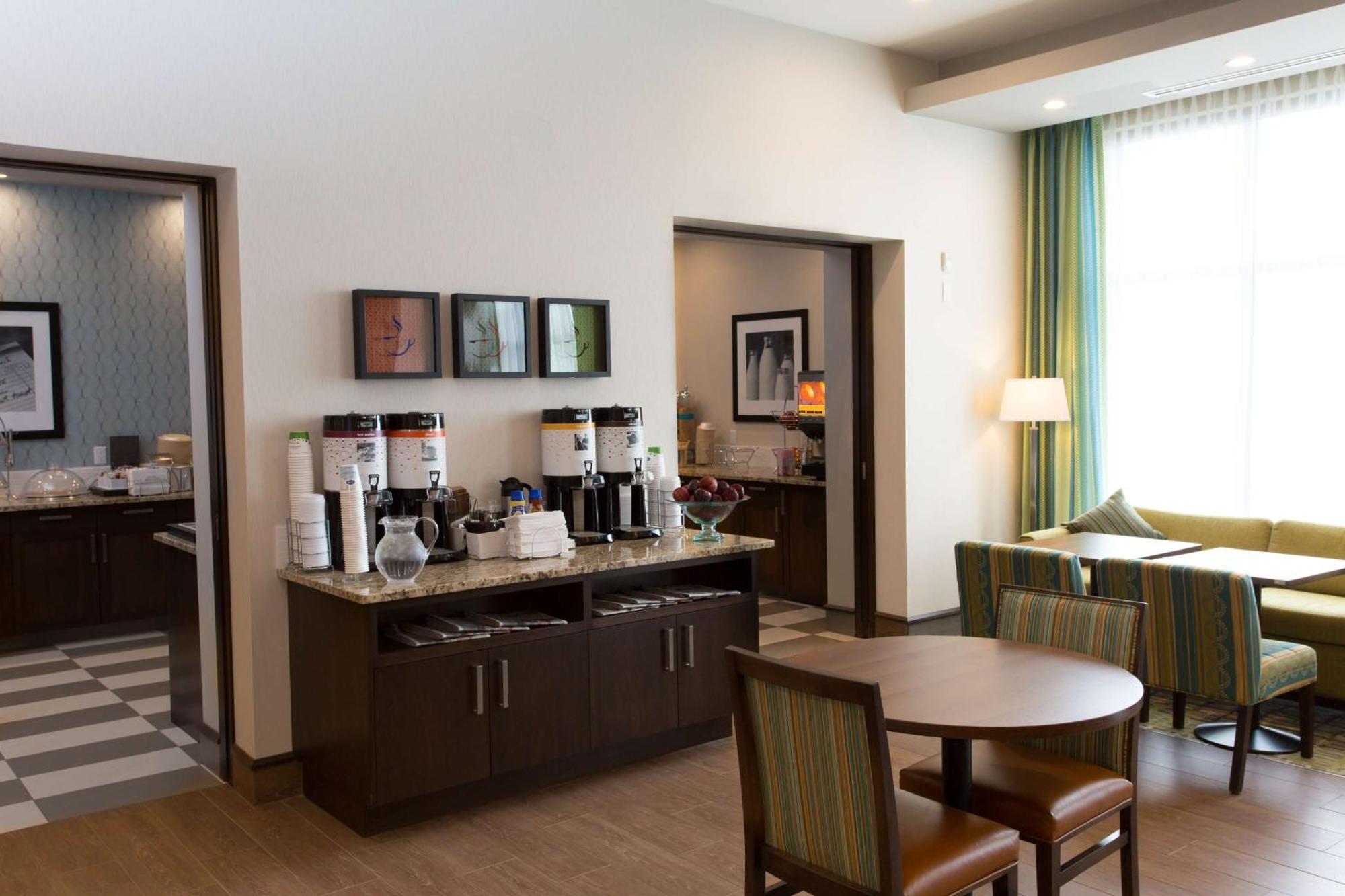 Hampton Inn By Hilton Lloydminster Exterior foto